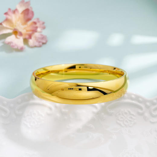 【限时克减150元】足金 无氰5D硬金空心固口镜面金泥鳅背手镯（面宽约13-14mm，厚约5.1mm）(AR5DSZ00036)（预售产品下单后不退款不退货不换货不补差价） 商品图1