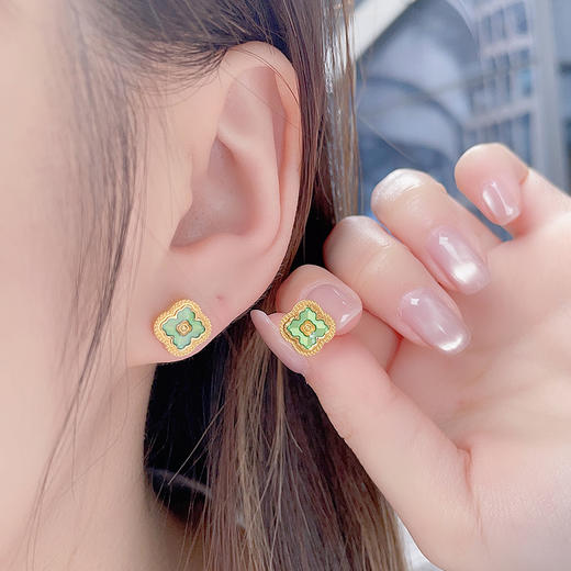 【限时克减150元】足金999 #低温珐琅 【精品】5G黄金实心春绿玑镂珐琅繁花花窗如意纹幸运草耳饰耳钉（配胶塞）(AU5GES00004)（预售产品下单后不退款不退货不换货不补差价 商品图0