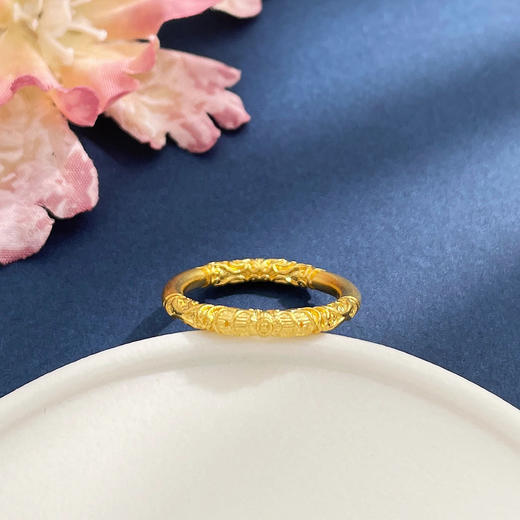 【限时克减150元】足金999.9 古法金实心浮雕花卉卷草纹固口戒指（面宽约2.4-2.8mm）(ANWZGFJZ00005-1)（预售产品下单后不退款不退货不换货不补差价 商品图2