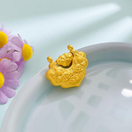 【限时克减150元】足金 【精品】3D硬金仿古法双面连年有余双鱼锦鲤锁包莲花平安如意锁包吊坠(AU3DDZ00005-1)（预售产品下单后不退款不退货不换货不补差价） 商品图1
