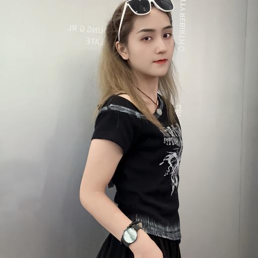 MZ斜露肩刷漆蝴蝶图案短袖T恤（黑）夏季 252140050321 商品图2