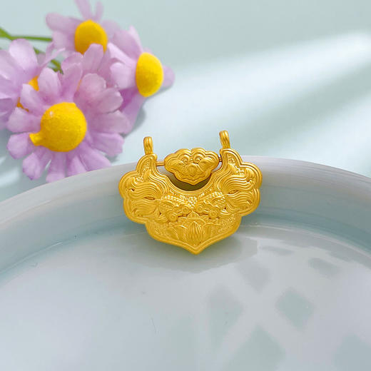 【限时克减150元】足金 【精品】3D硬金仿古法双面连年有余双鱼锦鲤锁包莲花平安如意锁包吊坠(AU3DDZ00005)（预售产品下单后不退款不退货不换货不补差价） 商品图0