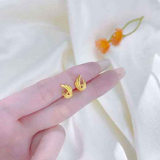 【限时克减150元】足金999.9 万足镂空翅膀自由之翼时尚简约耳饰耳钉(UWES00017)预售产品下单后不退款不退货不换货不补差价 商品图2