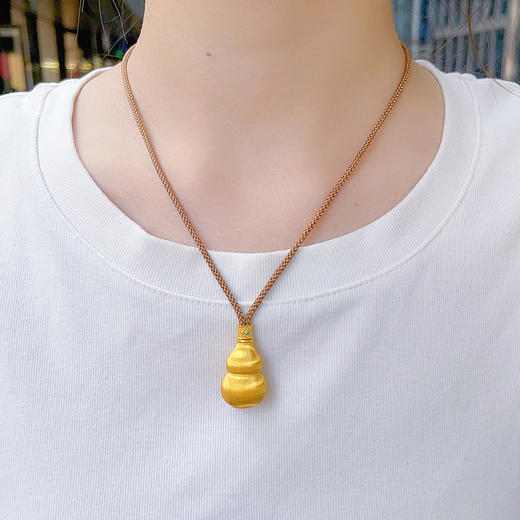 【限时克减150元】足金999 #宝石珐琅 #葫芦 #招财纳福 古法空心挂绳国潮年年有余锦鲤莲花抽拉冰丝金丝绒金葫芦吊坠（含配件 ）(AUQGFDZ00141) 商品图5