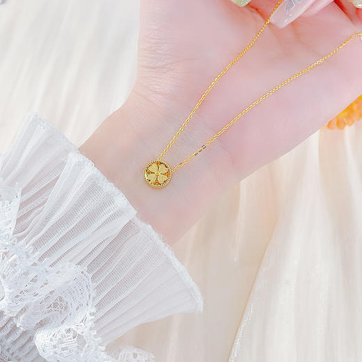 【限时克减150元】足金999 #CNC #时来运转 【精品】5G黄金镂空影底可转动转韵·时光四叶草圆形调节套链(BN5GTL00004)（预售产品下单后不退款不退货不换货不补差价） 商品图3