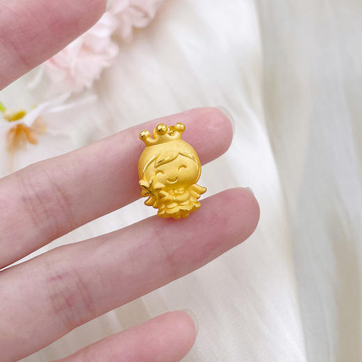 【限时7.5折】【定价黄金】足金 #儿童/宝宝 #卡通 【精品】3D硬金空心天使宝宝吊坠皇冠魔法棒小仙女小天使吊坠(AR3DDZ00155)（预售产品下单后不退款不退货不换货不补差价） 商品图3