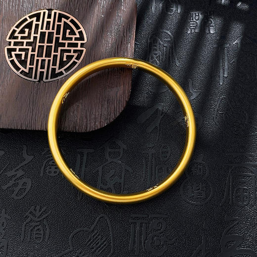 【限时克减150元】足金999.9 #复古风 古法空心固口内五福临门福字泥鳅背手镯（面宽约6.5-6.9mm，厚约4.3mm）(GFSZW00170-01) 商品图3