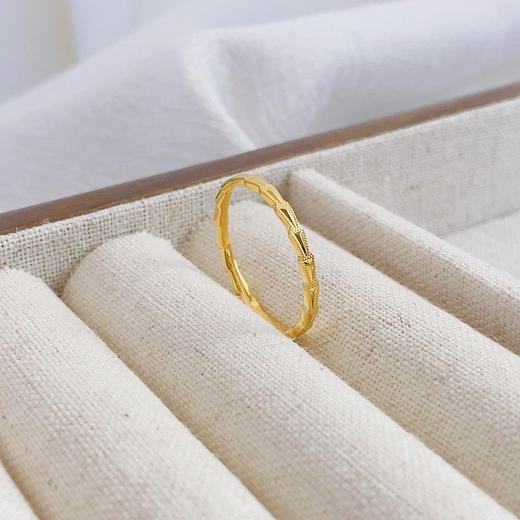 【限时克减150元】足金999 #CNC 5G黄金实心小清新CNC蛇骨固口女戒(AG5GJZ00384)预售产品下单后不退款不退货不换货不补差价 商品图1