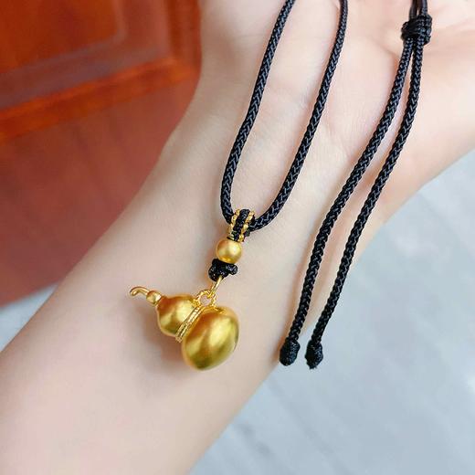 【限时7.5折】【定价黄金】足金 #微硬金 #复古风 #葫芦 无氰5D空心挂绳吊坠国潮传承福禄双至斜挂式招财葫芦吊坠（含珠子）(AA5DDZ00010)(预售产品下单后不退款不退货不换货不补差价 商品图3