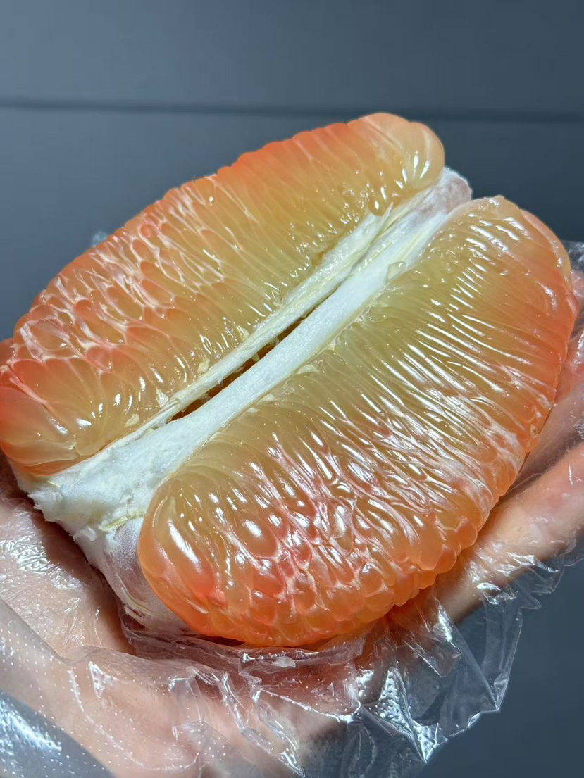 【进口】＃Medusa泰国翡翠香槟金柚#柚香赛过任何一个品种的柚子，丝丝饱满，清甜水嫩，回味清冽，清新口气，解腻消食。