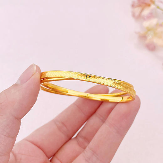 【限时克减150元】足金 【精品】3D硬金空心固口双环手镯鱼鳞扁镯空心素圈光圈圆管双圈手镯(AR3DSZ00016)预售产品下单后不退款不退货不换货不补差价） 商品图2