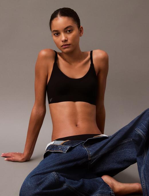 官网690！无痕裸感可交叉美背式文胸罩 轻盈薄款无钢圈固定杯细肩带内衣女 商品图12