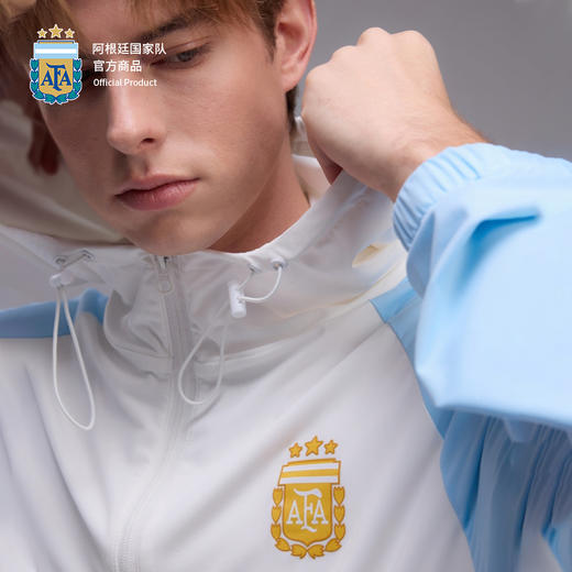 【官方正版】阿根廷国家队 | 拼色皮肤衣蓝白连帽松紧袖口拉链防晒衣外套 商品图0