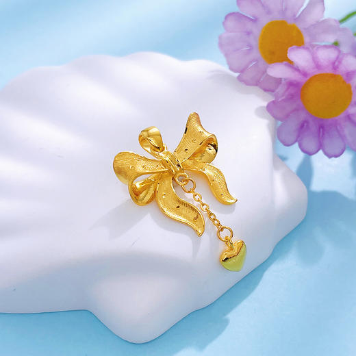 【限时克减150元】足金999.9 #在逃公主  【精品】镂空甜美少女心公主蝴蝶结爱心流苏吊坠(AWWDZ00170)（预售产品下单后不退款不退货不换货不补差价） 商品图2