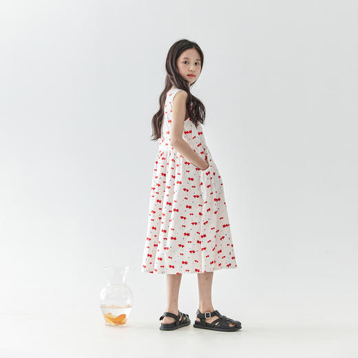 【代发】小金鱼印花连衣裙 棵初春夏款女童小锦鲤印花中长款裙子小锦鲤造型口袋无袖裙 商品图4