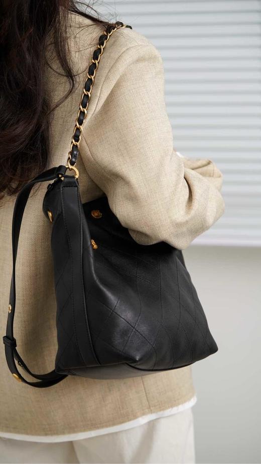 CHANEL香奈儿25P金属硬件抛光小羊皮水桶包斜挎单肩包（HH） 商品图6