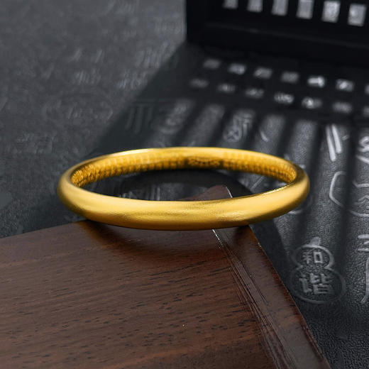 【限时克减150元】足金999.9 古法素圈光圈固口内心经泥鳅背手镯（面宽约6.5-6.9mm，厚约4.4mm）(GFSZW00168-02)（预售产品下单后不退款不退货不换货不补差价） 商品图1