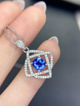 1.09ct刻面蓝宝石吊坠
