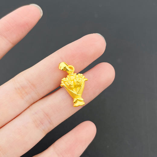 【限时7.5折】【定价黄金】足金 #婚庆 【精品】3D硬金浪漫玫瑰花捧花花束吊坠手捧花吊坠(AR3DDZ00122)（预售产品下单后不退款不退货不换货不补差（预售产品下单后不退款不退货不换货不补差 商品图3