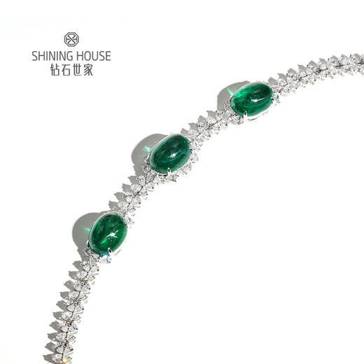 【祖母绿手链】钻石世家 18K金祖母绿镶钻手链  高级设计珠宝系列 高品质祖母绿臻作 ，以白钻镶嵌组合，凝聚自然与时间精华 绽放不朽华彩，孕育无限生命力，一眼入眸 商品图0
