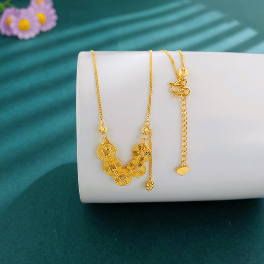 【限时克减128元】足金999 #碎碎冰 #招财纳福 #绕线 （足金999字印）5G黄金纳福方牌流苏招财铜钱造型碎碎冰五帝币调节套链(5GTL01761) 商品图0