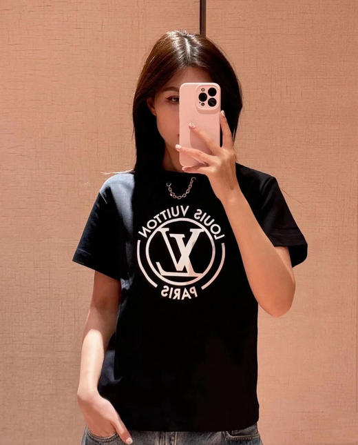 驴家LVFW24BythePool系列白色Logo字母印花圆领金属链条装饰套头短袖（TM） 商品图8