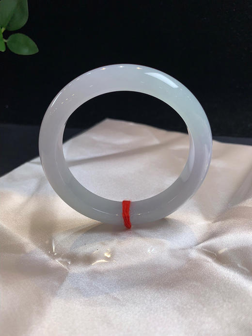 612705，55.5 淡紫罗兰手镯，整圈隐隐约约带些紫底，整条润润的，干净清新淡雅 商品图2