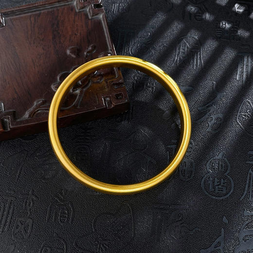 【限时克减150元】足金999.9 古法空心固口手镯光圈素圈轮胎手镯（面宽约8-8.4mm，厚约4.5mm）(AVGFSZ00031-05)（预售产品下单后不退款不退货不换货不补差价） 商品图2