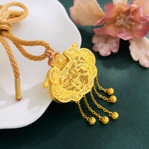 【限时克减150元】足金999 古法镂空挂绳吊坠玲珑珠流苏花丝如意锁龙凤呈祥锁包婚嫁吊坠(AUQGFDZ00091)（预售产品下单后不退款不退货不换货不补差价） 商品图2