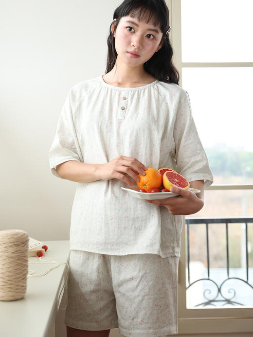 （小眠专属）KEMU棉纱夏日家居服 | 低饱和花色轻盈透气，肌肤触感满分，椰壳扣天然材质点缀，慵懒不随意，小清新印花，低饱和花色 商品图1