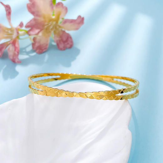 【限时克减150元】足金999.9 #清新 【精品】镜面金实心固口手镯几何三角AB图文交叉清新手镯(BFWSZ00015)（预售产品下单后不退款不退货不换货不补差价） 商品图1