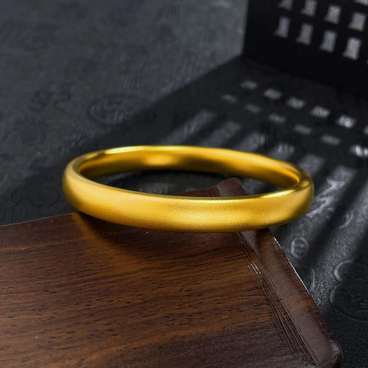 【限时克减150元】足金999.9 古法空心固口手镯光圈素圈轮胎手镯（面宽约8-8.4mm，厚约4.5mm）(AVGFSZ00031-05)（预售产品下单后不退款不退货不换货不补差价） 商品图1