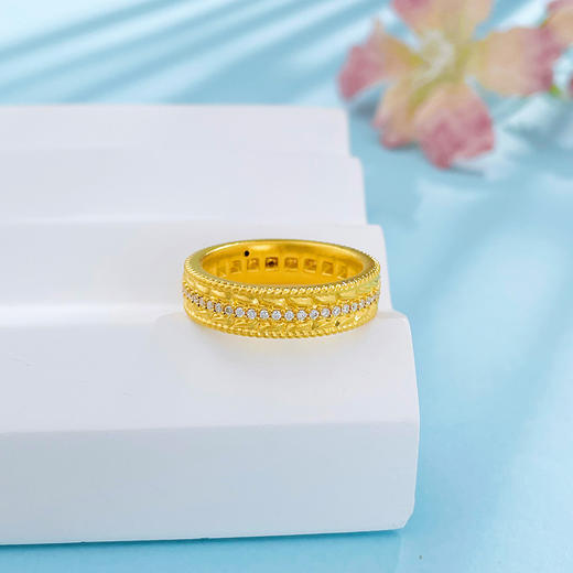 【限时克减150元】足金 #复古风 #莫桑石 无氰5D镶嵌空心岁岁平安古风编织纹麦穗圈戒（面宽约5.2-5.6mm）(BH5DJZ00157)预售产品下单后不退款不退货不换货不补差价 商品图1