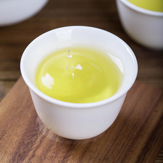 【2025春茶】候达传统工艺碧螺春散装绿袋装220克 一级口粮茶老茶师手工制茶手工采摘甄选嫩芽 商品图2