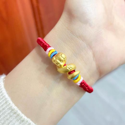 【限时7.5折】【定价黄金】足金 #蛇年新品 #生肖 3D硬金蛇年生肖手串卷卷蛇小花金蛇灵蛇编织绳调节成品手串（成人佩戴）(AA3DSC00559)预售产品下单后不退款不退货不换货不补差价 商品图3