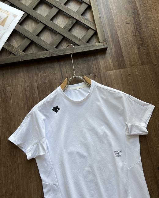 点此购买 迪桑特TRAINING系列综训TOUGH男士短袖T恤 xj 315380 商品图12