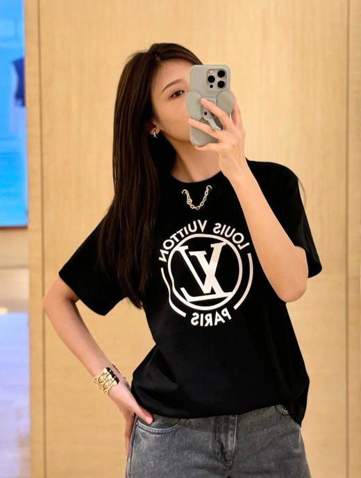 驴家LVFW24BythePool系列白色Logo字母印花圆领金属链条装饰套头短袖（TM） 商品图10