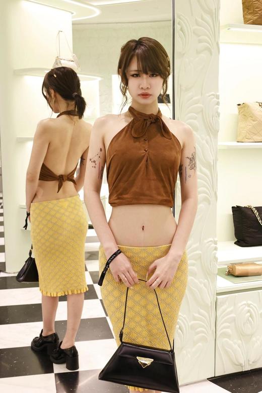 普拉达25Ss春夏新款菱格褶皱钩针修身长半裙（UY*DQL） 商品图2