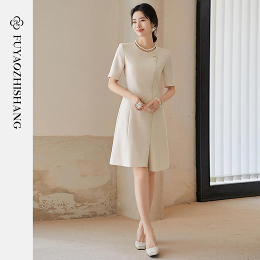 FUYAO扶摇 杏色连衣裙女2025夏季国风盘扣女裙高级感醋酸圆领裙子 商品图3