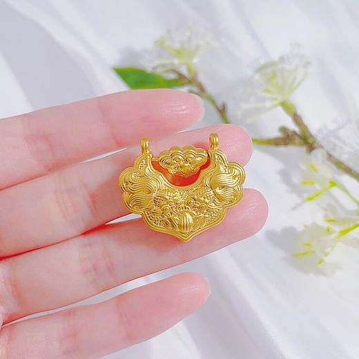 【限时克减150元】足金 【精品】3D硬金仿古法双面连年有余双鱼锦鲤锁包莲花平安如意锁包吊坠(AU3DDZ00005)（预售产品下单后不退款不退货不换货不补差价） 商品图2