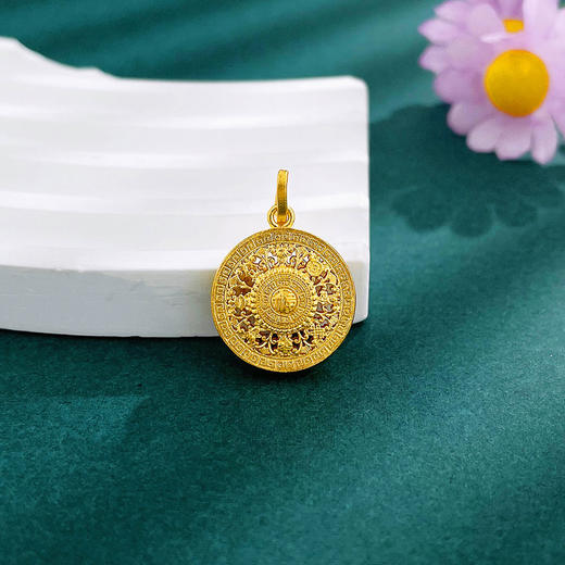 【限时克减150元】足金999 #复古风 #八宝罗盘 （足金999字印）5G黄金镂空福运绵长圆满福字罗盘吊坠（不含链）(5GDZ00555)（预售产品下单后不退款不退货不换货不补差价） 商品图1