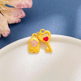 【限时7.5折】【定价黄金】足金 #微硬金 无氰5D微硬金低温珐琅空心爱心钥匙花牌手串挂件Diy手串配件(U5DSC00134)（预售产品下单后不退款不退货不换货不补差价）