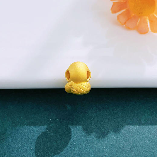 【限时7.5折】【定价黄金】足金 #蛇年新品 【精品】3D硬金空心蛇年生肖微笑蛇宝宝生肖手串配件Diy手串配件(AR3DSC00176)（预售产品下单后不退款不退货不换货不补差价） 商品图1