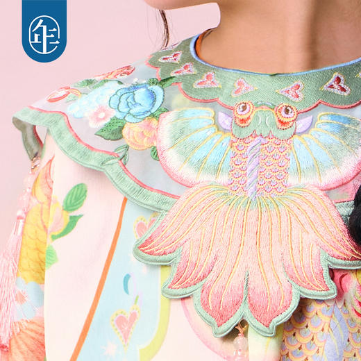 【年衣】童装女童刺绣新中式云肩2025夏季新款女孩披肩金玉年年云肩 商品图3