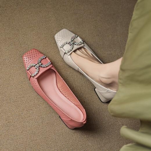 【预售5天】巨好穿法式单鞋镂空透气，方头中跟粗跟真皮水钻凉鞋ASZ&5-699 商品图1