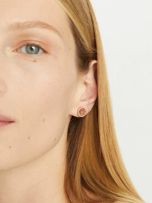 外贸原单TB密镶锆石小圆标耳钉 
三色: 金色/银色/玫瑰金

材质:黄铜镀金➕锆石➕医用钢针

特价，简易包装 商品图14