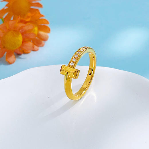 【限时克减150元】足金 #莫桑石 无氰5D空心镶嵌莫桑固口T字形戒指女戒(BH5DJZ00118)（预售产品下单后不退款不退货不换货不补差价）（预售产品下单后不退款不退货不换货不补差价） 商品图1