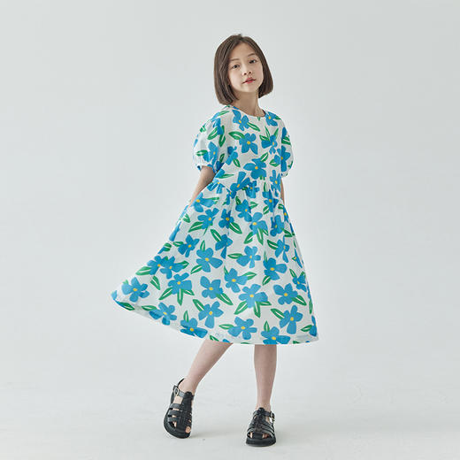 【代发】蓝色印花连衣裙 棵初夏季女童蓝花色全棉印花裙子中大童泡泡袖褶皱碎花裙 商品图3