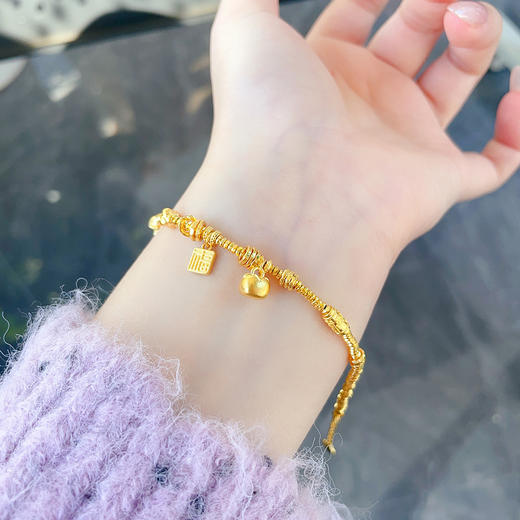 【限时克减150元】足金999.9 #小红书 #盘缠 万足实心碎闪金盘缠福字吊饰时尚手链(AEWSL00030)预售产品下单后不退款不退货不换货不补差价 商品图0