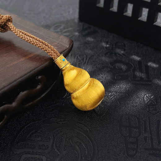 【限时克减150元】足金999 #宝石珐琅 #葫芦 #招财纳福 古法空心挂绳国潮年年有余锦鲤莲花抽拉冰丝金丝绒金葫芦吊坠（含配件 ）(AUQGFDZ00141) 商品图2
